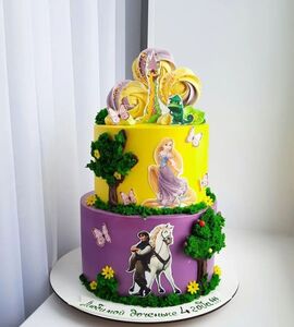 Торт для девочки двухъярусный с принцессой и принцем №133309