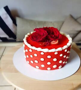 Торт в горошек с розами №130828