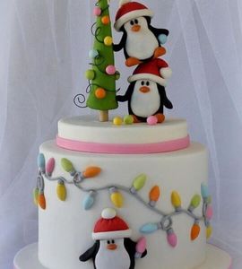 Торт с пингвинами и елкой