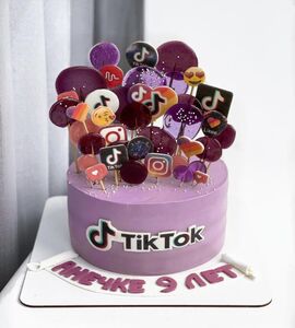 Торт черно-фиолетовый Анечке на 9 лет №185502
