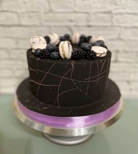 Торт черно-фиолетовый стильный №185515