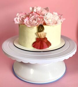 Торт с девочкой в платье и розами №143305