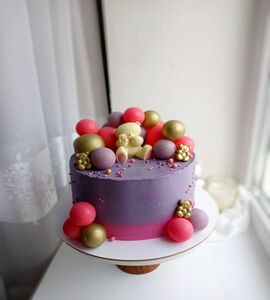 Торт фиолетово-желтый с мишкой №178702