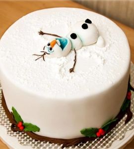Торт новогодний детский с лежащим снеговиком