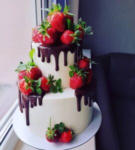 Торт двухъярусный с ягодами №134105