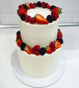Торт двухъярусный с ягодами №134109