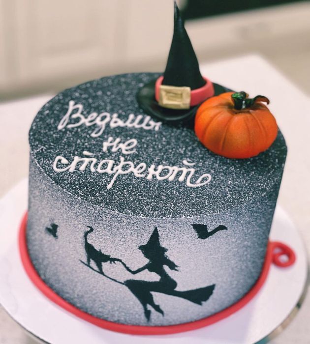 Торт с надписью ведьмы. Торт ведьма. Торт ведьмы не стареют с надписью. Торт ведьмы не стареют с надписью на день рождения. Торт на день рождения ведьмы не стареют.