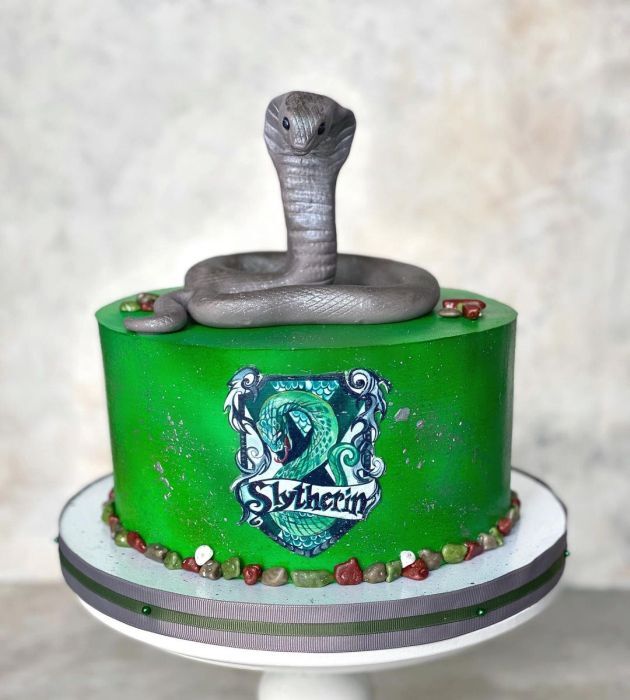 Торт в виде змеи на 30 лет 1208420