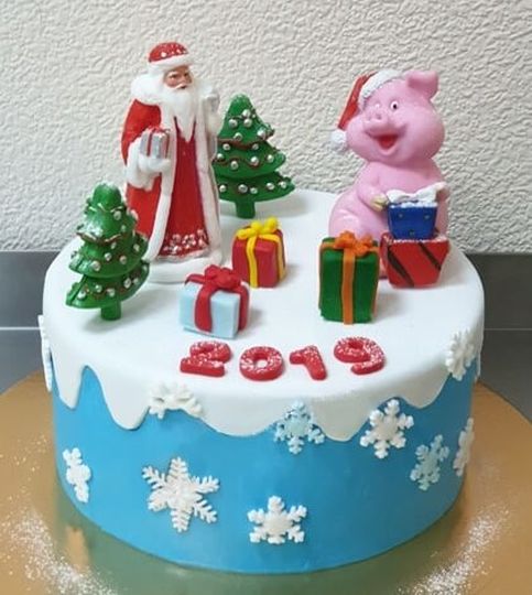 Торт со свиньей и Дедом Морозом