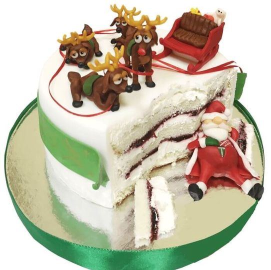 Торт объеденный Дедом Морозом