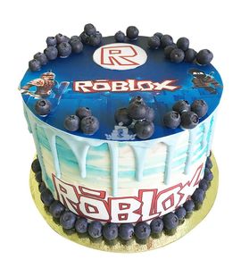 Торт Роблокс с ягодами