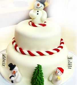Торт Двухъярусный со снеговиками и елкой