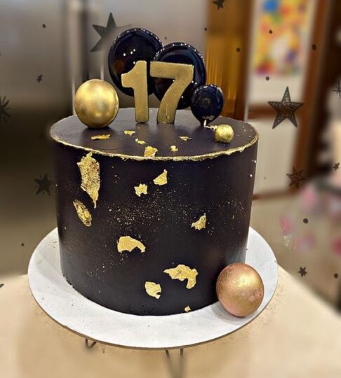Торт на 17 лет парню черный №236815