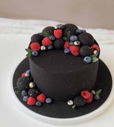 Торт черный с ягодами №186104