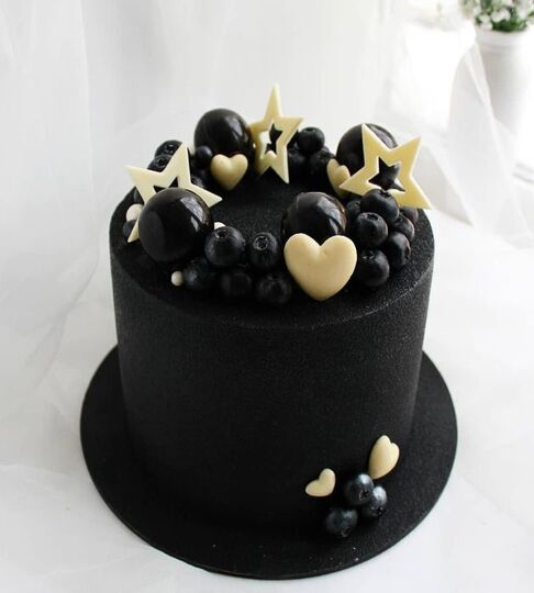 Торт черный с ягодами №186105