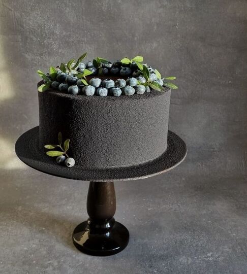 Торт черный с ягодами №186111
