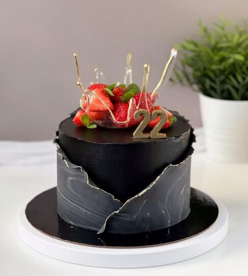 Торт черный с ягодами №186116