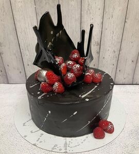 Торт черный с ягодами №186131