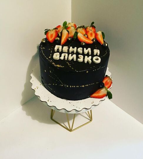 Торт черный с ягодами №186136