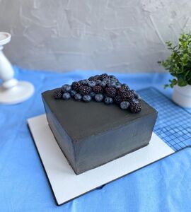 Торт черный с ягодами №186138