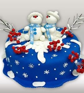 Торт со снеговиками и рябиной