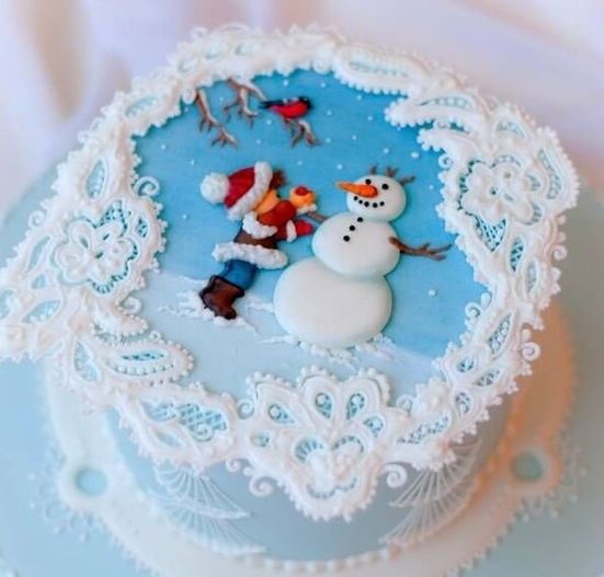 Торт со снеговиком кружевной