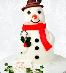 Торт в виде снеговика с сосулькой на носу