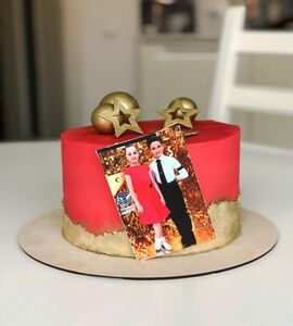Торт красный с золотом №139106