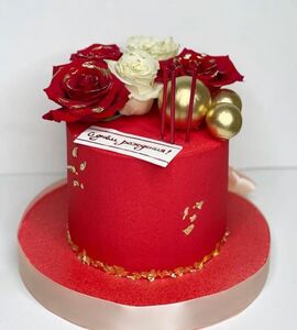 Торт красный с золотом №139119