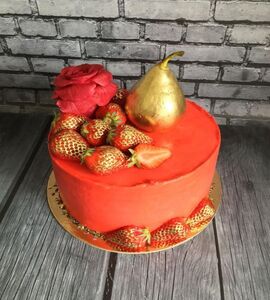 Торт красный с золотом №139126
