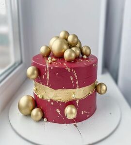Торт красный с золотом №139133
