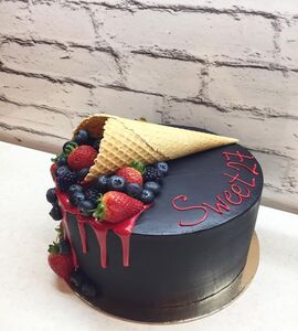 Торт черно-красный №185321
