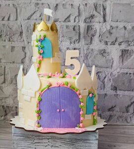 Торт в виде замка девочке на 5 лет №485608