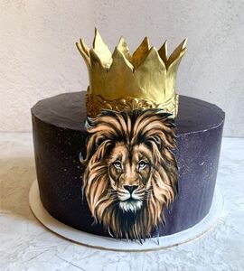 Торт черный с короной №185928