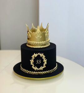 Торт черный с короной №185930