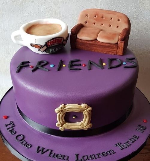 Торт Друзья чашка кофе и диван