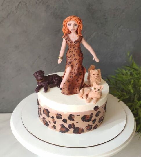 Торт леопардовый с фигурками №139535