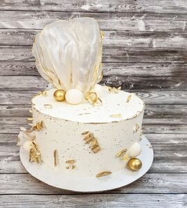 Торт белый с золотом №130501