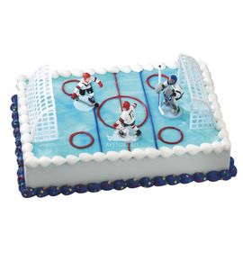 Торт в виде хоккейного поля