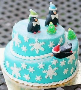 Торт с пингвинами на горке