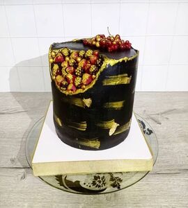Торт черный с золотом №129426