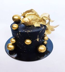 Торт черный с золотом №129431