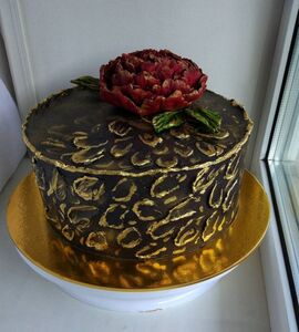 Торт черный с золотом №129442