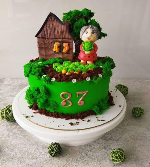 Торт на 87 лет женщине с фигурками №111909