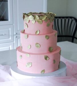 Торт розовый с золотом №142920