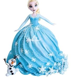 Торт с Эльзой в платье Снегурочки
