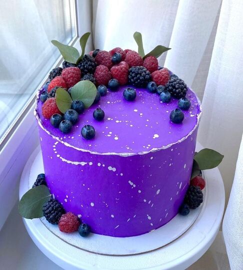 Торт фиолетовый с ягодами №179112