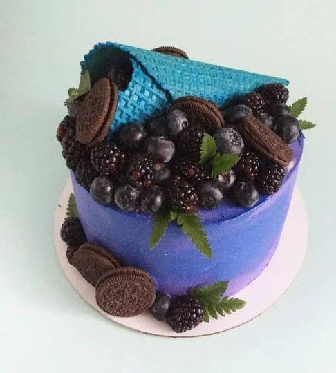 Торт фиолетовый с ягодами и орео №179114