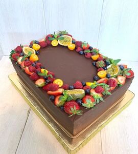 Торт прямоугольный с ягодами №163601