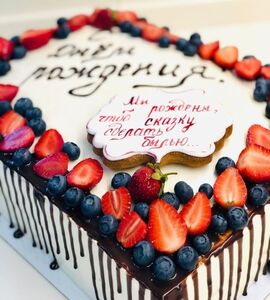 Торт прямоугольный с ягодами №163607